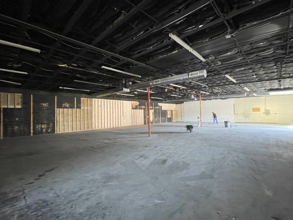 $8,570 / 6856ft2 - TEMPE INDUSTRIAL FLEX SPACE w/ GATED YARD (48th Street & Southern)64024824050817122