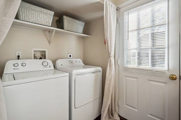 $1,405 / 2br - 960ft2 - Within Walking Distance to COLLINS Aerospace! (C Ave & Boyson Road NE)63863567350403122