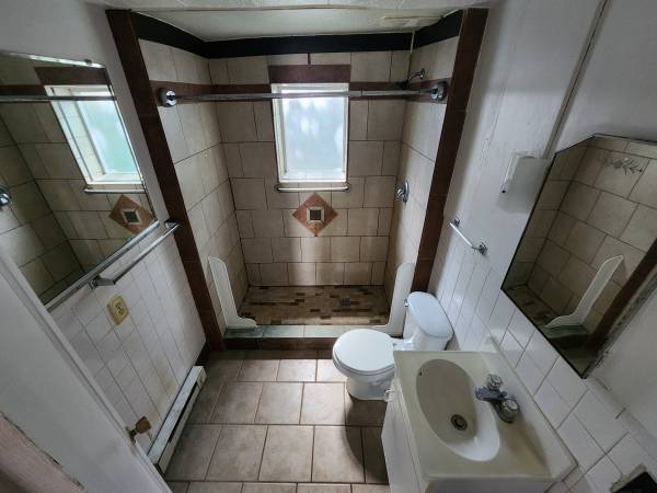 $810 / 2br - 205 NE Whitman St. #D (fourplex) (Pullman)63689275938945121