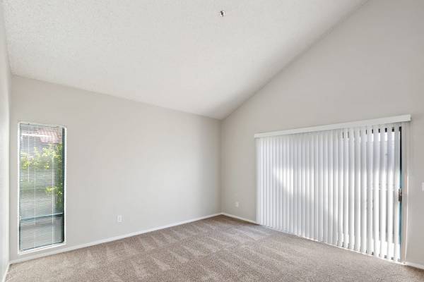 $990 / 2br - 1050ft2 - Private Patio, In Unit Washer and Dryers, Pets Allowed (100 Summerfield Dr, Vacaville, CA)64023720035841120