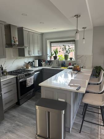 $2,000 Fully Furnished Room in Beautiful Sunny Astoria Apartment (Astoria)63862609616003123