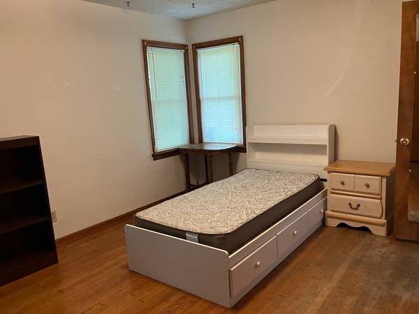 $950 / 3br - 234ft2 - Master Suit in  3 BR 2 Bath House Next to Purdue Golf Course (West Lafayette)63680140230531120