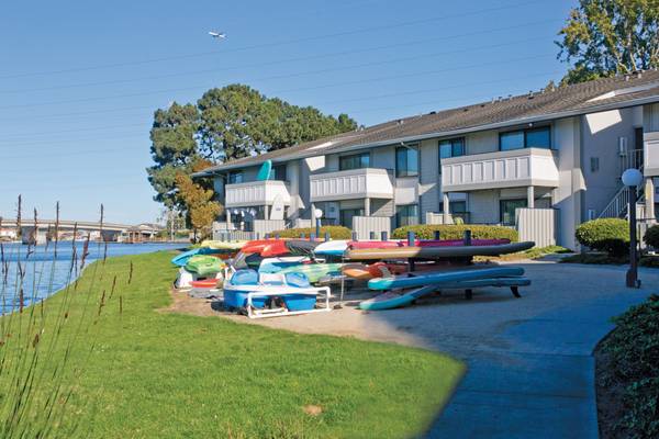 $3,308 / 2br - 870ft2 - Multi Level Gym, Covered Parking (foster city)63938630733187120