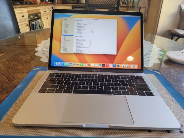 2017 Apple Macbook Pro 13" 7 Gen i5 3.6 GHz 16GB 256GB 1