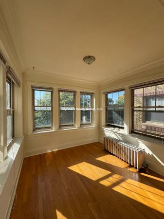$2,100 / 2br - 🕯️🪵🧸Autumn Glow! 2BD + Sunroom Haven in Lincoln Square🕯️🧸🪵 (Chicago)63781279590915121