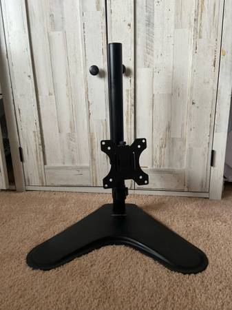 Single Monitor Stand 1
