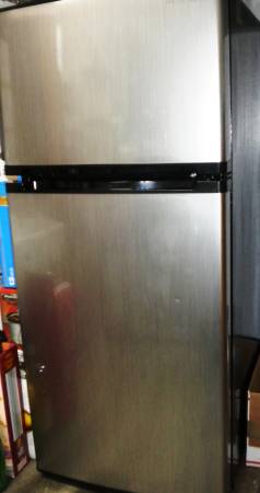 REDUCED !! INSIGNIA Office Dorm Mini 2 Door Refrigerator 9.4CuFt 1