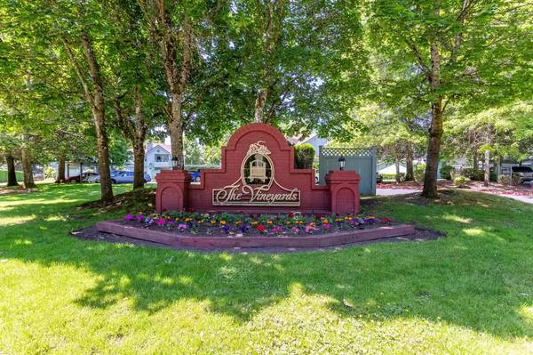 $1,865 / 2br - 898ft2 - Location matters! Discover 2 bed/1 bath in Bremerton's core. (Bremerton)63934289589763122