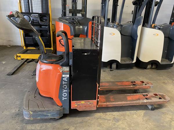 2018 Toyota Rider Pallet Jack 1