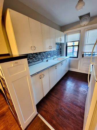 $950 / 1br - 600ft2 - 1 bedroom, Built In Shelving, Front Yard64013205786753120