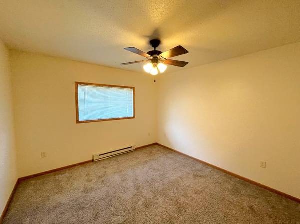 $995 / 3br - 1700ft2 - 🏡 3BR/2BA + 2-Car Garage | $995/mo | Cat Friendly | Menomonie (Menomonie, WI)63845960043139124