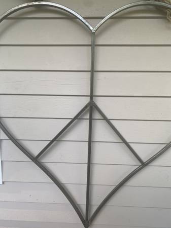 NUEVO Decoración mural metálica muy grande con corazón de paz y amor para interior y exterior - $195 (Hudson Northboro)63439265489923121