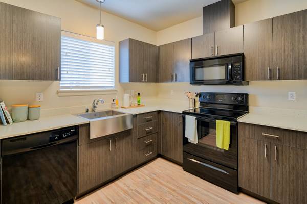 $1,588 / 2br - 890ft2 - This 2BR/1BA Apartment Features Granite Counters & Six Weeks Free!!! (Vancouver)63831772083585121