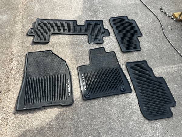 Rubber mats from a Highlander 2016 1