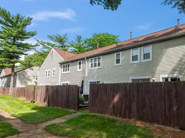 $1,439 / 3br - 1380ft2 - On-Site Maintenance, 1st Floor, Cable Ready (McMillen Woods Apartments)63803115718657124