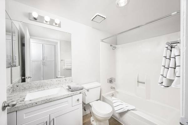 $2,400 / 1br - 788ft2 - Ventilador de techo, salón al aire libre, refrigerador63668253697795120