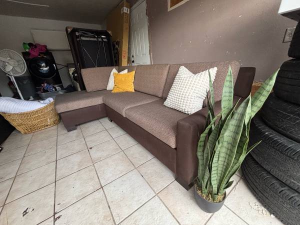 SECTIONAL COUCH WITH HIDDEN BED, DELIVERY AVAILABLE 1