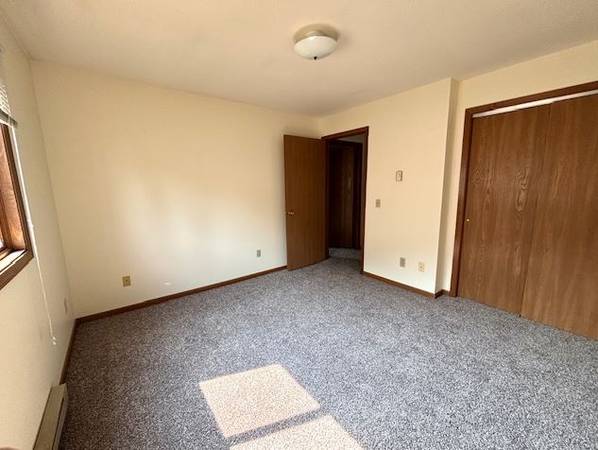 $895 / 2 habs. - 800 pies² - 716 Dutchman Dr. #7 - Disponible agosto 2025 (Chippewa Falls, WI)63181767416833124