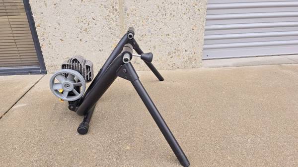 Saris Fluid Bike Trainer 1