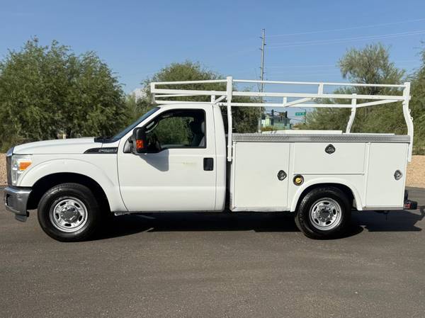 2015 Ford F250 REG CAB - Photo 2