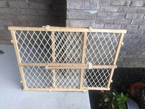 BABY / PET GATE $15 1