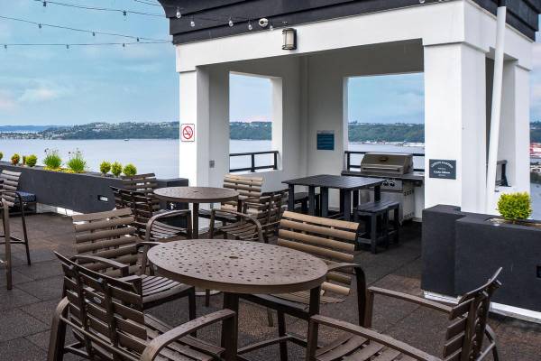$1,641 / 1br - 610ft2 - Come Cozy Up to Your New View at Met Spires! (Downtown Tacoma)63808059591171122
