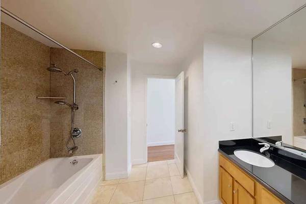 $1,425 / 2br - 2238 Hyde Street rises tall and slender on Russian Hill (russian hill)64023718510721124