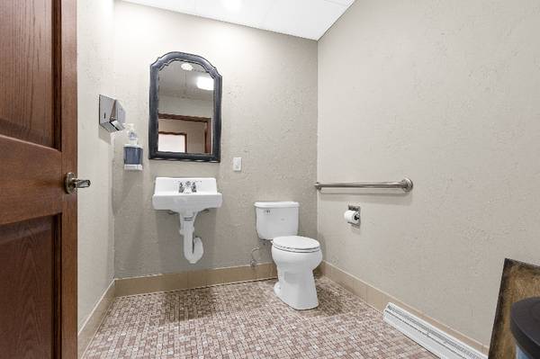 $350.00 / 1br - OFICINA SUITE- Arrendamiento Comercial Appleton63845966779651122
