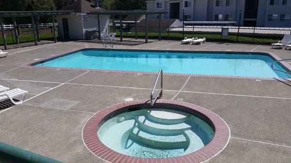 $1,711 / 1br - 730ft2 - High Ceilings, Near Sunset Highway 26, A Must See, Sauna, Spa (Bethany)63777407905155122