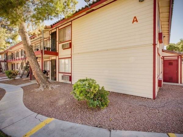 $1,005 / 1br - 650ft2 - 1/bd 1/ba, On-Site Management, Air Conditioning (Charleston & Rainbow)63859501684995120