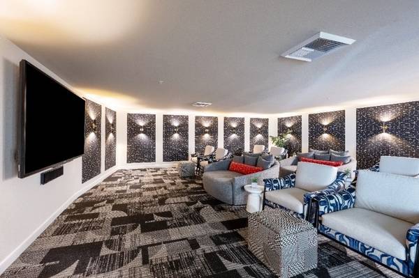 $2,325 / 1br - 596ft2 - Enjoy Your Own Patio! Spacious Open w/AC, Closet Space, 24/7 Gym (Queen Anne)63688278317571122
