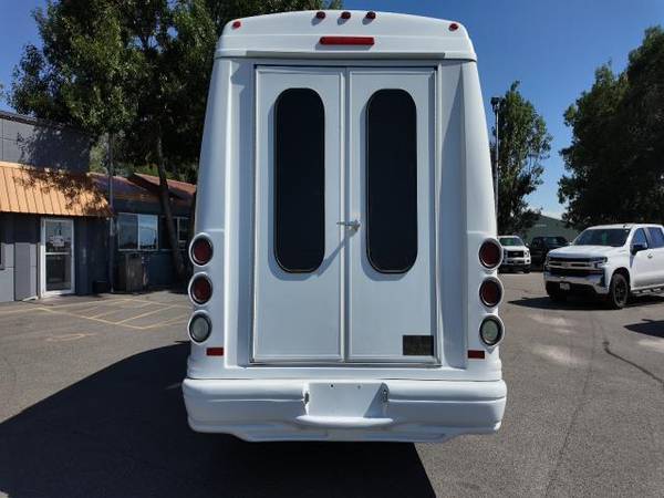 2013 Ford Econoline Commercial Cutaway E-350 Shuttle Bus w Power Door, - $29,990 (Billings, MT)63442859994115124