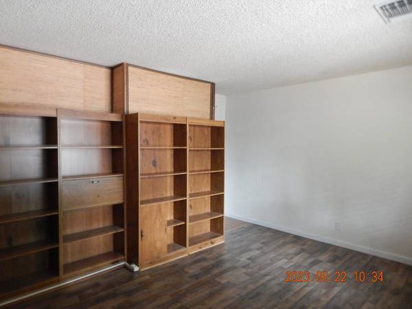 $1,000 / 4br - 200ft2 - BIG  room in house for responsible, quiet individual (Davis)64043834847361120