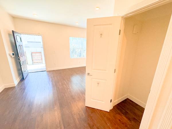 $3200.00 / 3br - 1000ft2 - Remodeled 3 bed 2 bath Paradise in Emeryville, CA63847022051457124