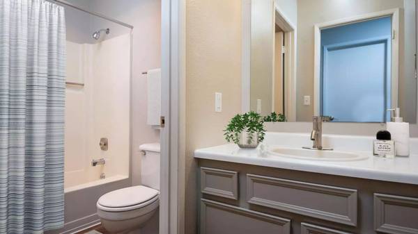 $1,499 / 2br - 960ft2 - ¡Haz que cada momento cuente: sumérgete en nuestro departamento de 2 habitaciones hoy! (Clackamas)63672636752771124