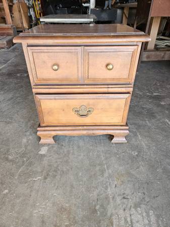 Solid Wood Traditional Nightstand / End Table – 2 Drawers 1