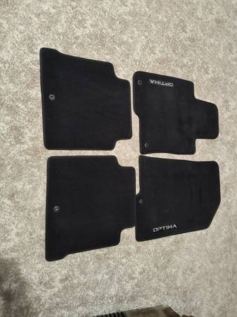 Kia Optima floor mats 1