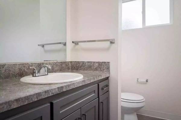 $2,095 / 3br - 1300ft2 - Woof-worthy! Our 3 Bed / 1.5 Bath is a pet lover's dream. (Portland - SW Portland, Beaverton, Multnomah, Nike)63956647711875123