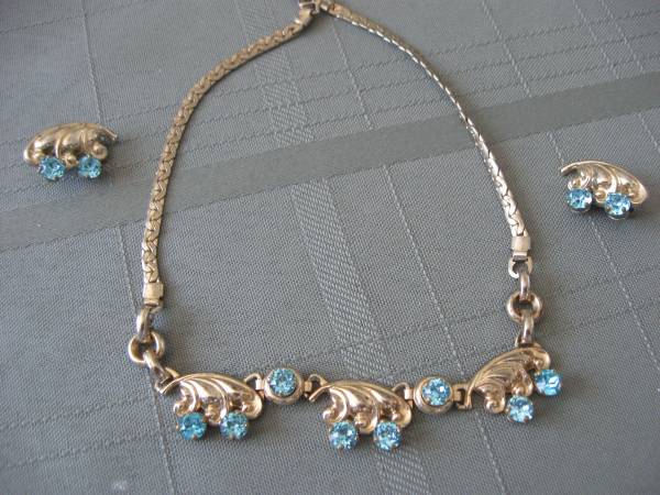 Turquoise rhinestone clip earrings 1