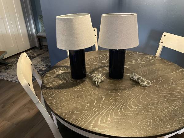 2 Lamps with lamp shades 1
