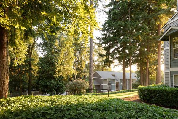 $1,598 / 2br - 928ft2 - Swimming Pool, Spa, Clubhouse, Close to Public Transportation (Milwaukie, Southgate)63831465683841121