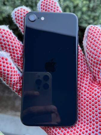 iPhone SE 3rd gen 64 Gb Like New 98% Battery Health 1