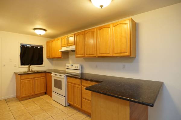 $1,080 / 1br - 650ft2 - Large One Bedroom Apartment in Othello Seattle Walking Distance (Seattle)63814635976451122