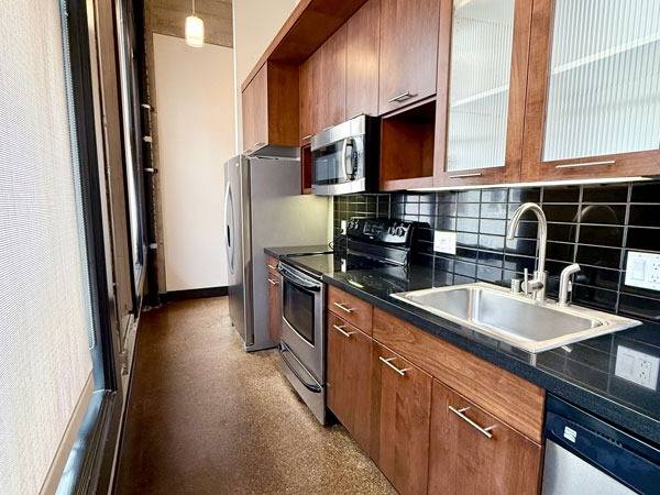 $2,595 / 527ft2 - SAVE $1500! Studio has luxury finishes & style, Upscale interiors! W/D (san jose downtown)63657964604675120