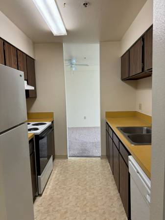 $1,300 / 1br - 650ft2 - Stunning 1 bed, 1 bath! Gorgeous floors, kitchens, & more (Anchorage)64004785991041122