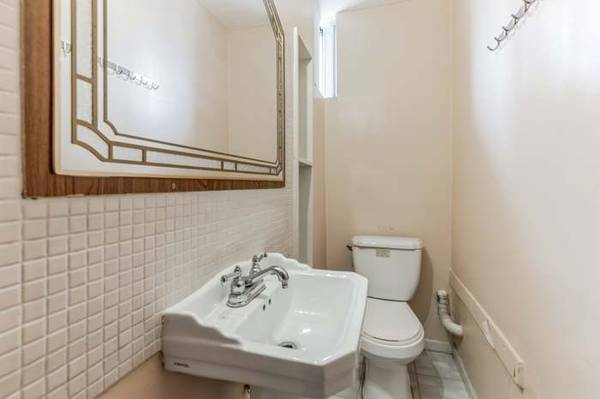 $900 / 3hab - **Se busca compañero de cuarto: McKinley Park 3hab/1.5ba, 2 habitaciones + porche disponibles, (McKinley Park)63048254842881124