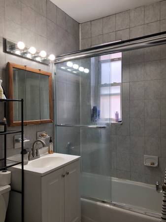 $1,500 Large Bedroom 2 blocks from Astoria Park - Available November 1st (Astoria / Ditmars)63912048305411124