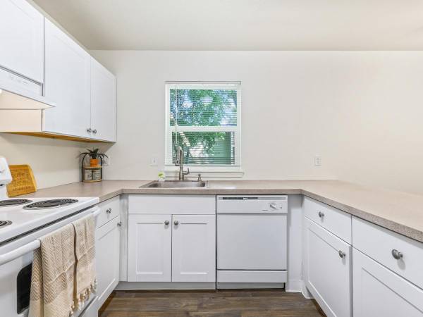 $1,475 / 2br - 870ft2 - Great 3rd floor with $500 off move in63831607806977124