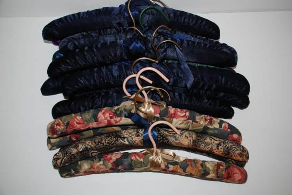 Perchas para ropa acolchadas de tela satinada, ganchos color dorado 15 - $32 (Poulsbo)63471460560003122