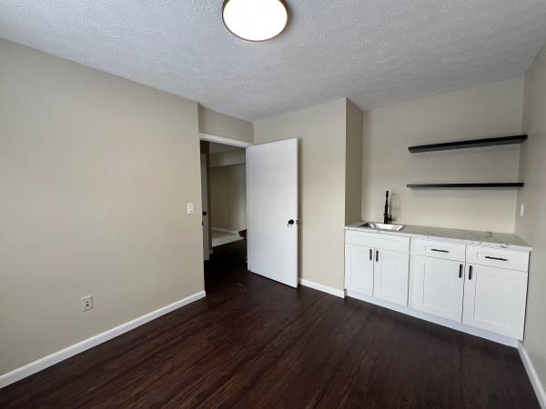 $500 Newly Renovated 17-Room Office Building – Perfect for Medical, Creativ (Elyria)63907493378946120